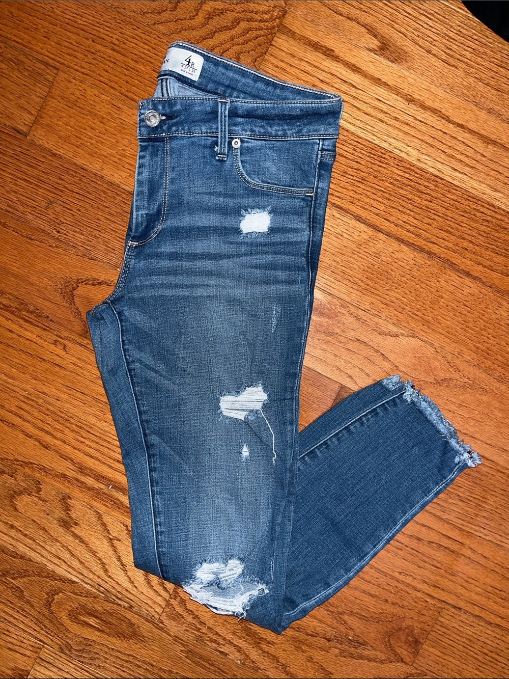 Abercrombie & Fitch Cropped Distressed Ankle Low Rise Jeans — Size 4